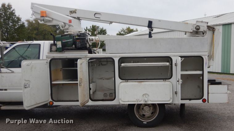 image for item DH2206 1999 GMC Sierra 3500HD bucket truck