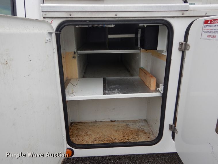 image for item DH2206 1999 GMC Sierra 3500HD bucket truck