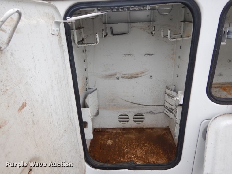 image for item DH2206 1999 GMC Sierra 3500HD bucket truck