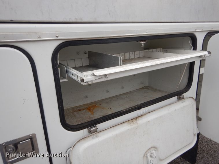 image for item DH2206 1999 GMC Sierra 3500HD bucket truck