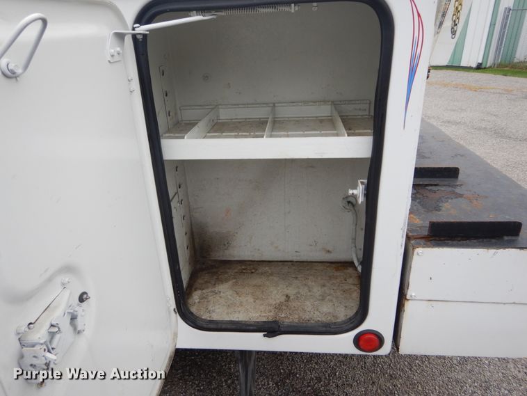 image for item DH2206 1999 GMC Sierra 3500HD bucket truck