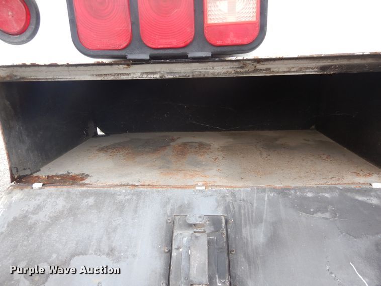 image for item DH2206 1999 GMC Sierra 3500HD bucket truck