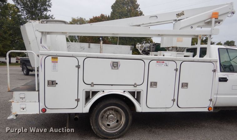 image for item DH2206 1999 GMC Sierra 3500HD bucket truck