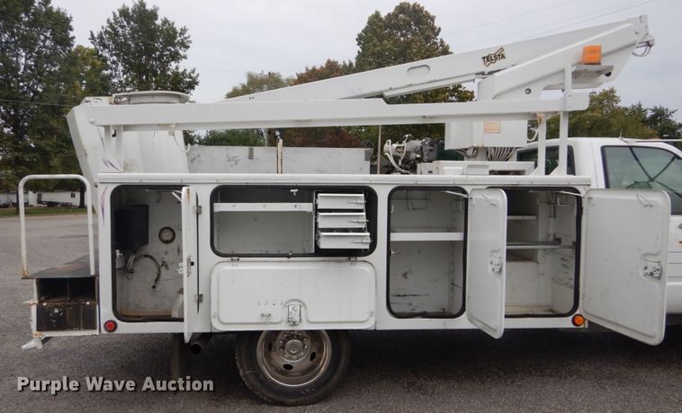 image for item DH2206 1999 GMC Sierra 3500HD bucket truck