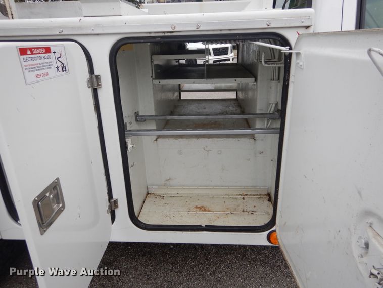 image for item DH2206 1999 GMC Sierra 3500HD bucket truck