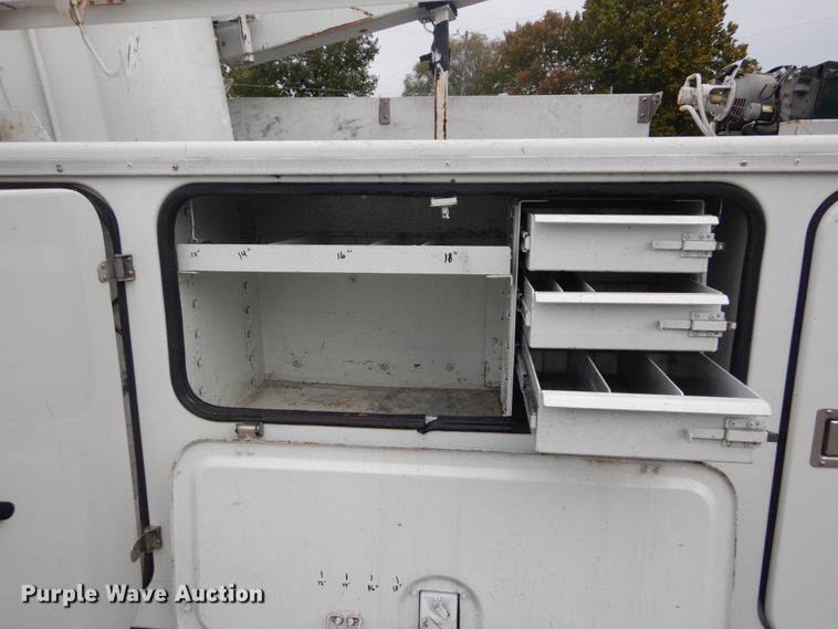 image for item DH2206 1999 GMC Sierra 3500HD bucket truck