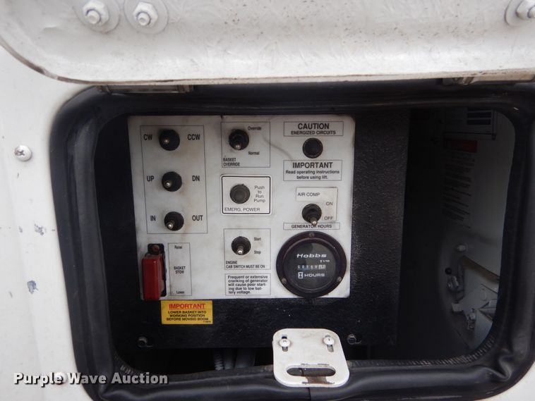 image for item DH2206 1999 GMC Sierra 3500HD bucket truck