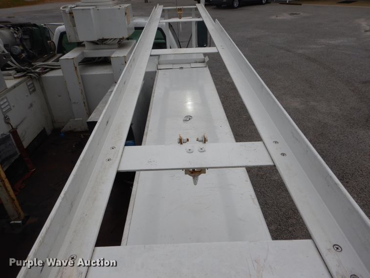 image for item DH2206 1999 GMC Sierra 3500HD bucket truck