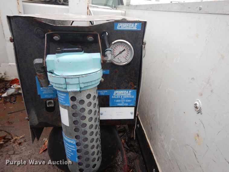 image for item DH2206 1999 GMC Sierra 3500HD bucket truck