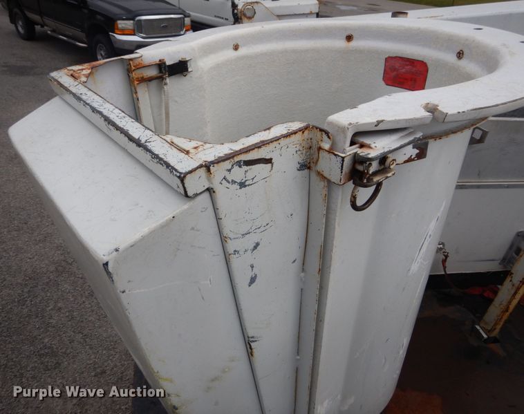 image for item DH2206 1999 GMC Sierra 3500HD bucket truck