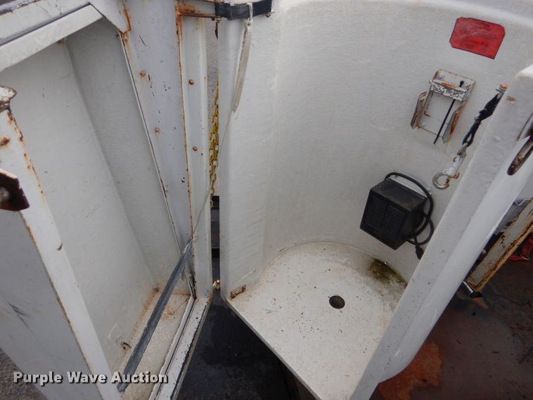 image for item DH2206 1999 GMC Sierra 3500HD bucket truck