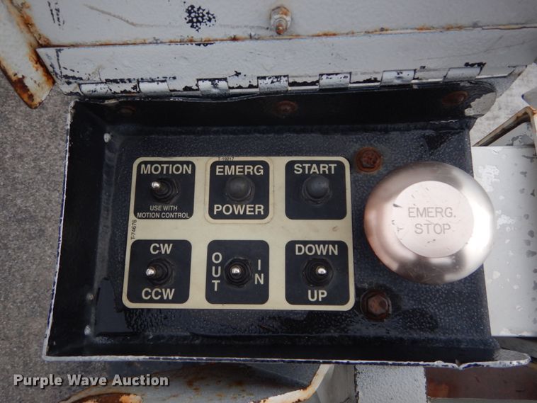 image for item DH2206 1999 GMC Sierra 3500HD bucket truck