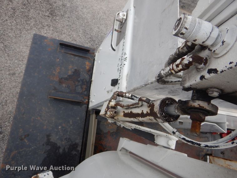 image for item DH2206 1999 GMC Sierra 3500HD bucket truck