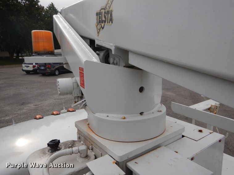 image for item DH2206 1999 GMC Sierra 3500HD bucket truck