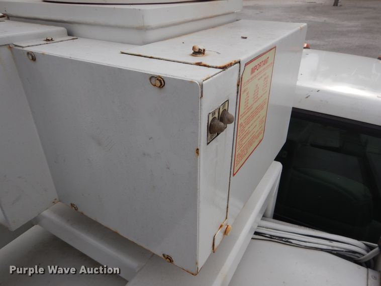 image for item DH2206 1999 GMC Sierra 3500HD bucket truck