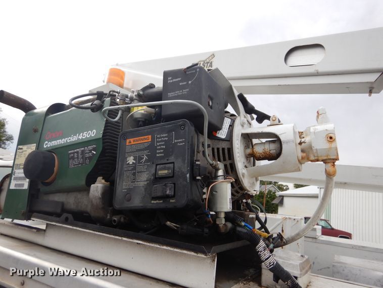 image for item DH2206 1999 GMC Sierra 3500HD bucket truck