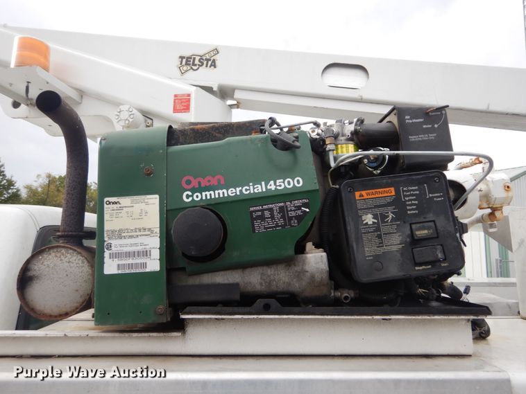 image for item DH2206 1999 GMC Sierra 3500HD bucket truck