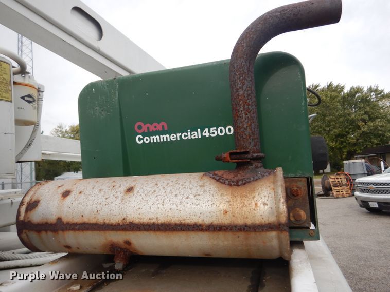 image for item DH2206 1999 GMC Sierra 3500HD bucket truck