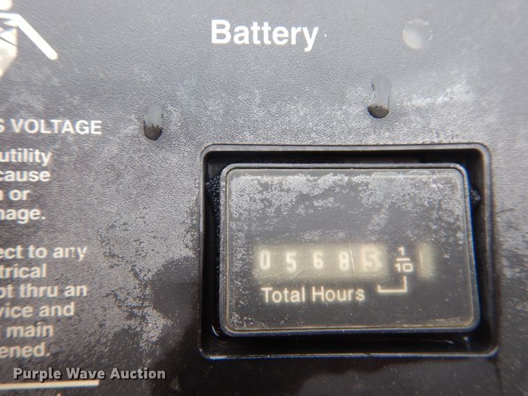 image for item DH2206 1999 GMC Sierra 3500HD bucket truck