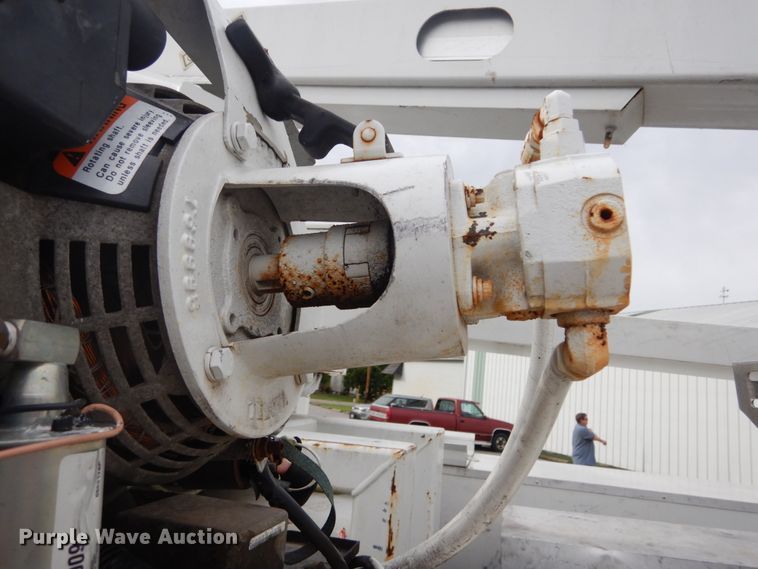 image for item DH2206 1999 GMC Sierra 3500HD bucket truck