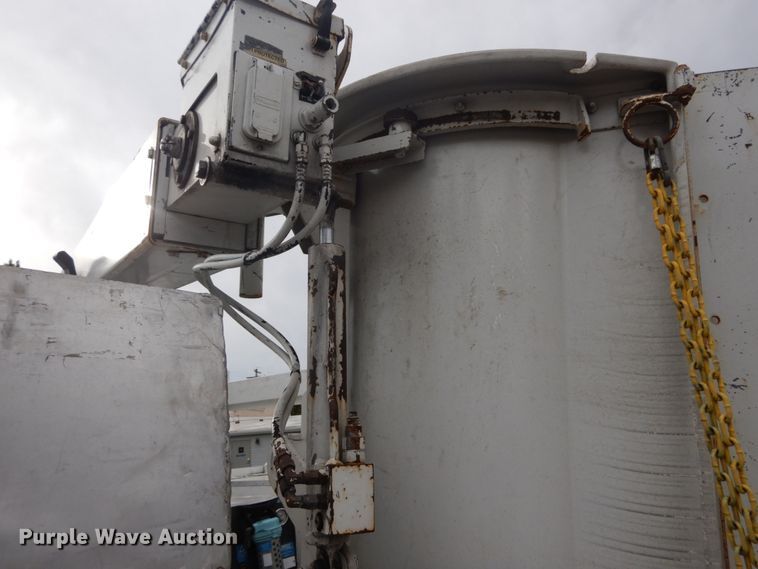 image for item DH2206 1999 GMC Sierra 3500HD bucket truck