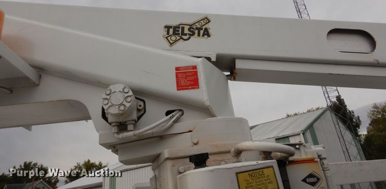 image for item DH2206 1999 GMC Sierra 3500HD bucket truck