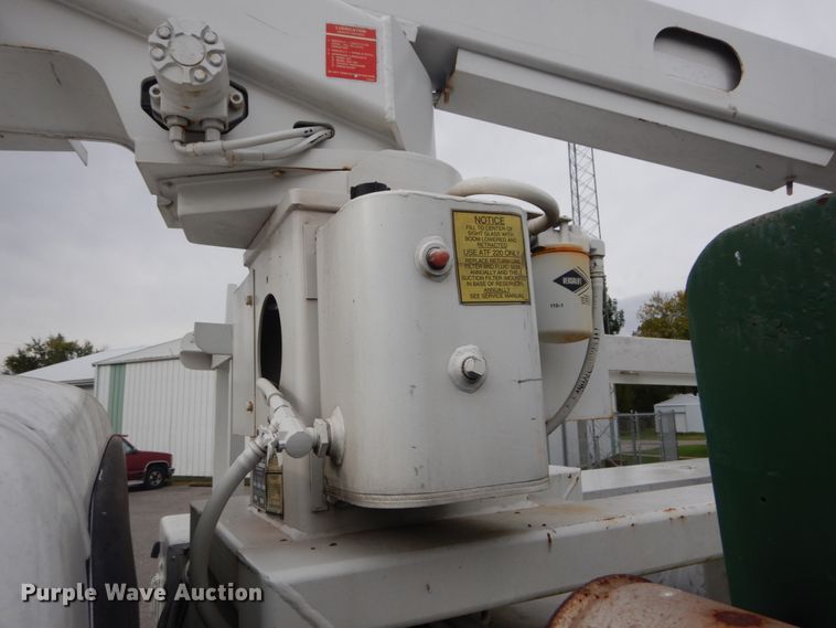 image for item DH2206 1999 GMC Sierra 3500HD bucket truck