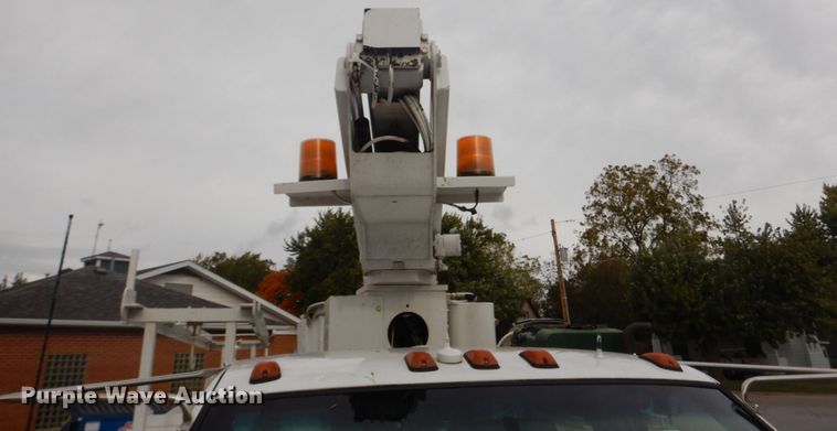 image for item DH2206 1999 GMC Sierra 3500HD bucket truck