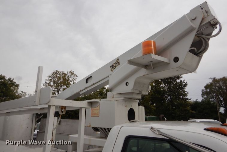 image for item DH2206 1999 GMC Sierra 3500HD bucket truck