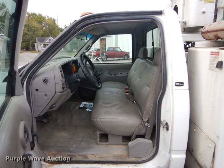 image for item DH2206 1999 GMC Sierra 3500HD bucket truck