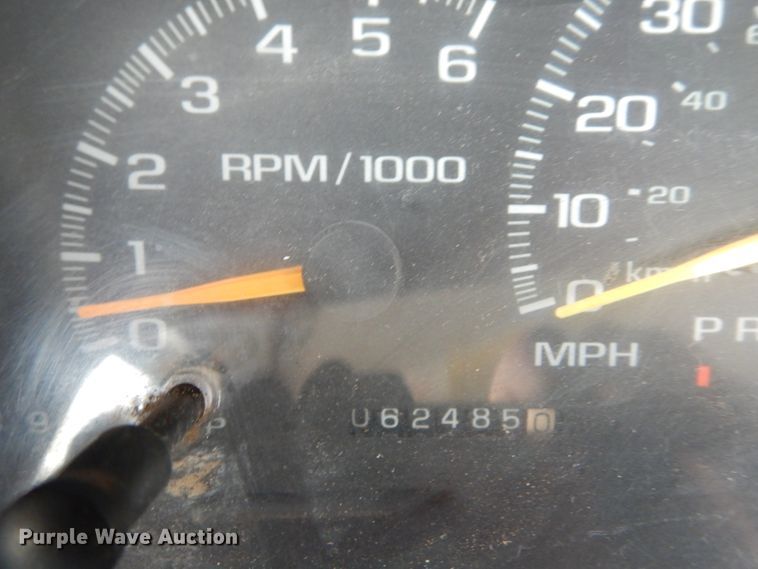 image for item DH2206 1999 GMC Sierra 3500HD bucket truck