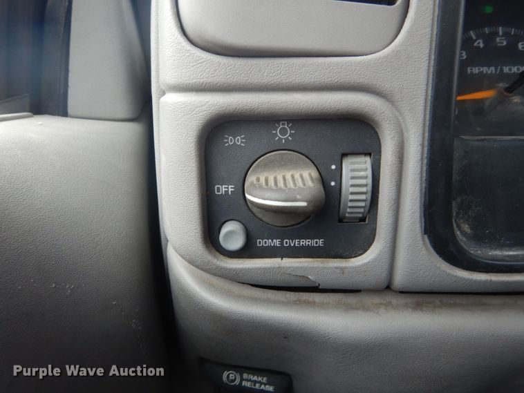 image for item DH2206 1999 GMC Sierra 3500HD bucket truck