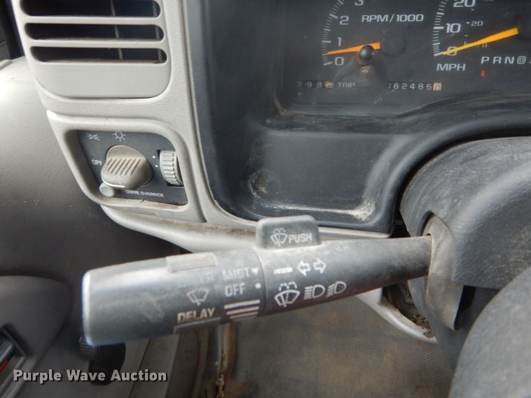 image for item DH2206 1999 GMC Sierra 3500HD bucket truck