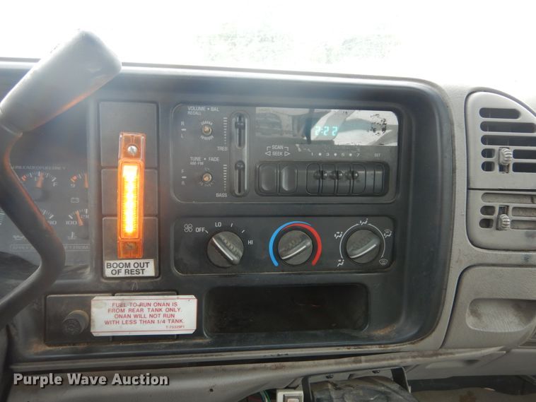 image for item DH2206 1999 GMC Sierra 3500HD bucket truck