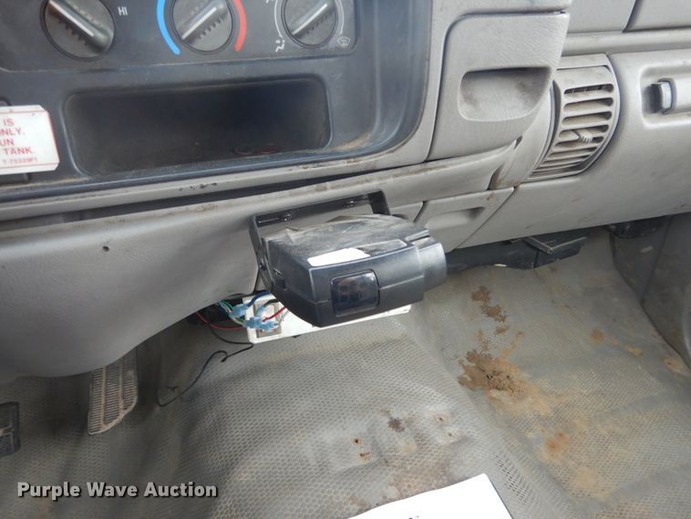 image for item DH2206 1999 GMC Sierra 3500HD bucket truck