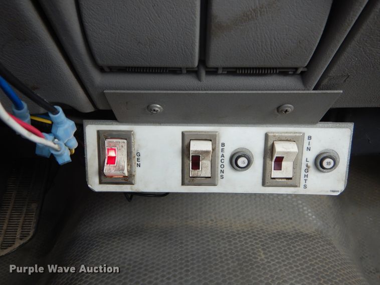 image for item DH2206 1999 GMC Sierra 3500HD bucket truck