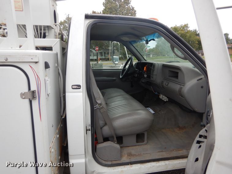 image for item DH2206 1999 GMC Sierra 3500HD bucket truck