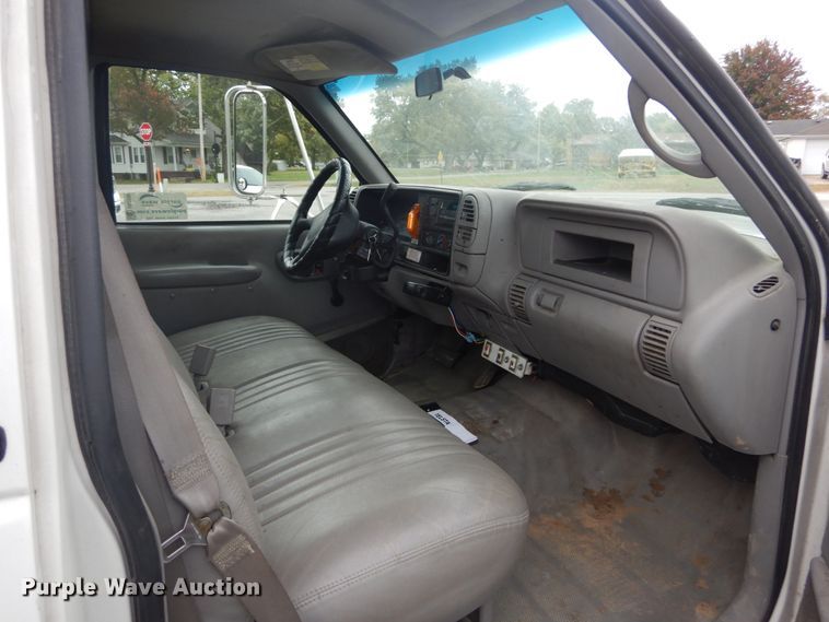 image for item DH2206 1999 GMC Sierra 3500HD bucket truck