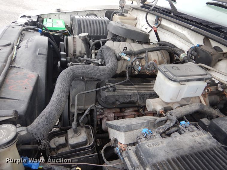 image for item DH2206 1999 GMC Sierra 3500HD bucket truck