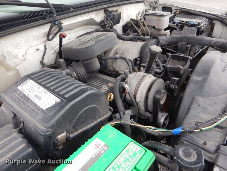 image for item DH2206 1999 GMC Sierra 3500HD bucket truck