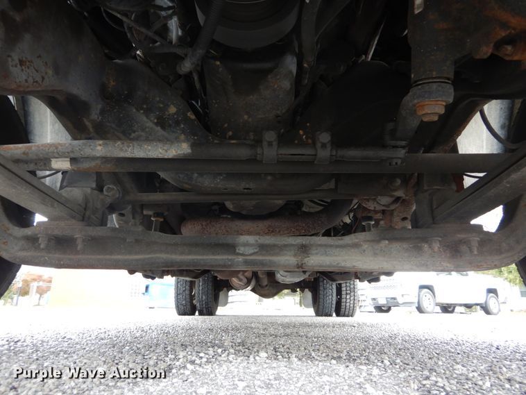 image for item DH2206 1999 GMC Sierra 3500HD bucket truck