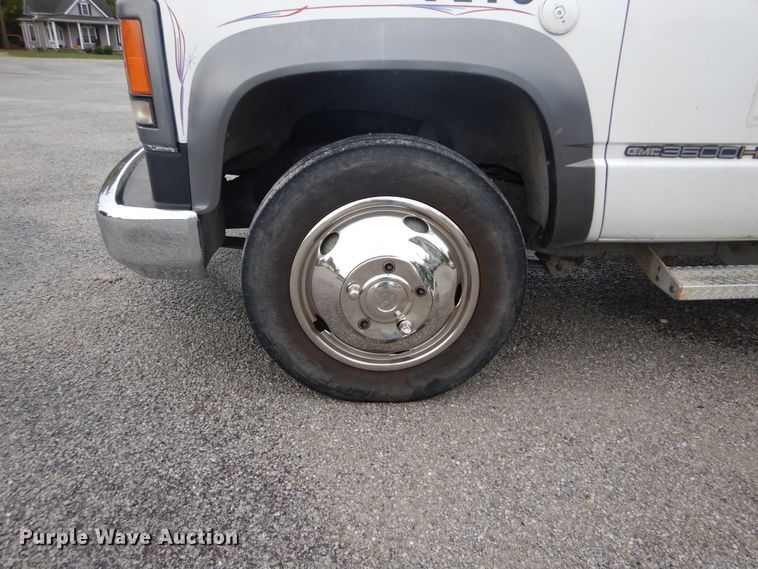 image for item DH2206 1999 GMC Sierra 3500HD bucket truck