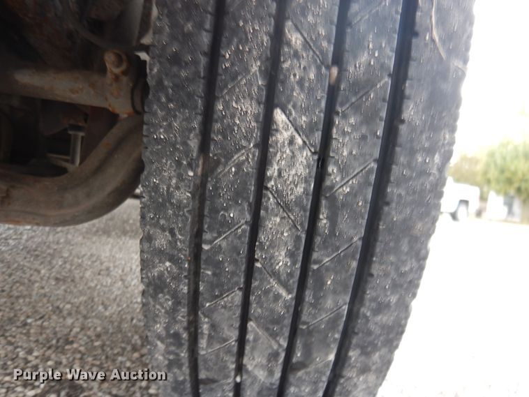 image for item DH2206 1999 GMC Sierra 3500HD bucket truck