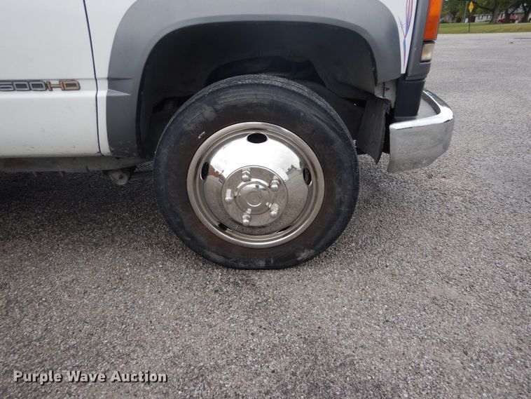 image for item DH2206 1999 GMC Sierra 3500HD bucket truck