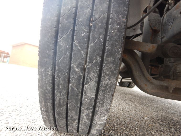 image for item DH2206 1999 GMC Sierra 3500HD bucket truck