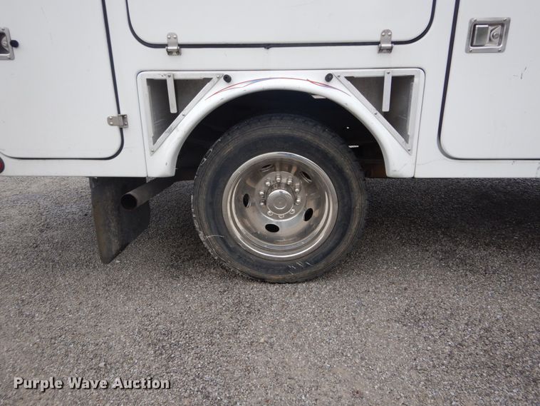 image for item DH2206 1999 GMC Sierra 3500HD bucket truck