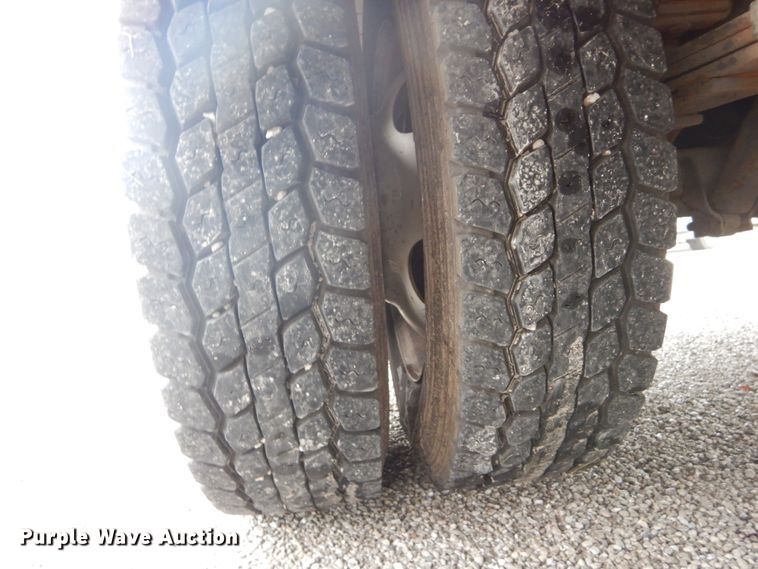 image for item DH2206 1999 GMC Sierra 3500HD bucket truck