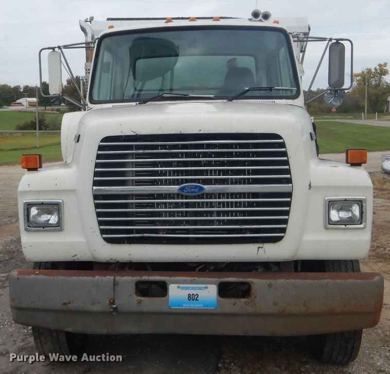 image for item DH6245 1995 Ford L8000 dump truck