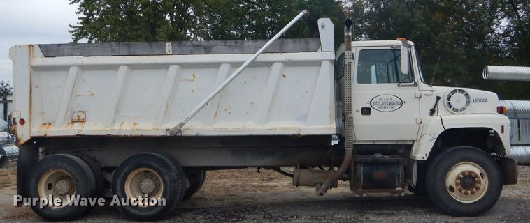 image for item DH6245 1995 Ford L8000 dump truck