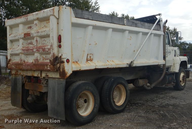 image for item DH6245 1995 Ford L8000 dump truck